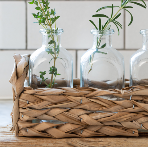 files/Straw_Basket_with_3_Glass_Bottles_close_up.png