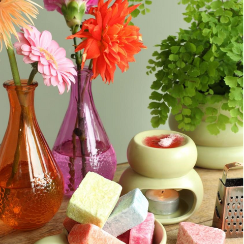 files/Vase_Dahlia_-_Glass_Vase_with_flowers_and_soaps.png