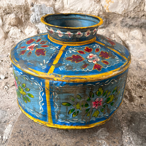 files/Vintage_Hand_Painted_Decorative_Metal_Pot_-_Blue.heic