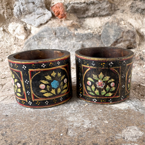 files/Vintage_Hand_Painted_Wooden_Pots.heic
