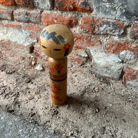 files/Vintage_Japanese_Kokeshi_Dolls_Flower_pattern_side_view.jpg