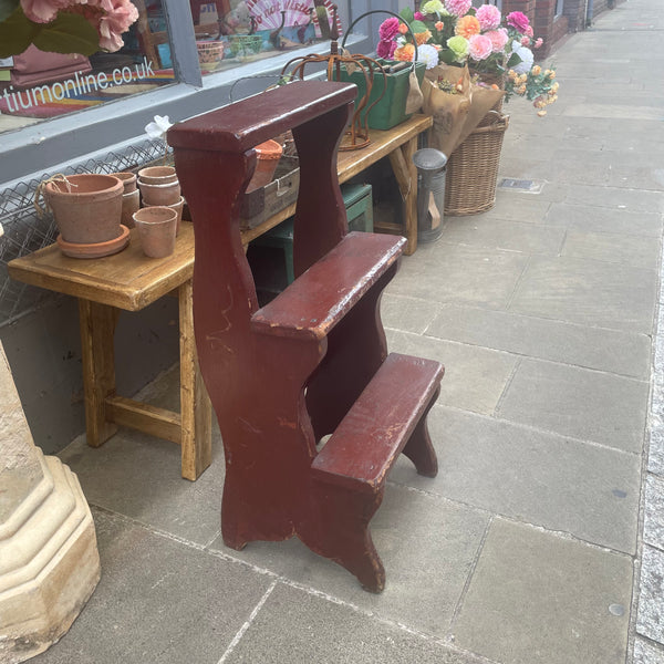 Vintage Library Steps Left