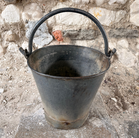 files/Vintage_Metal_Bucket.png