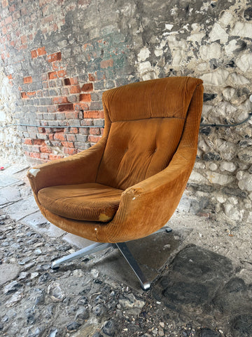 files/Vintage_Mid_Century_Swivel_Chair_Right.jpg
