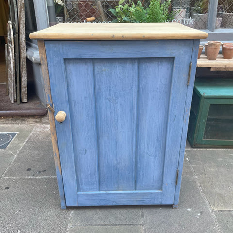 files/Vintage_Painted_Pine_Cupboard.jpg