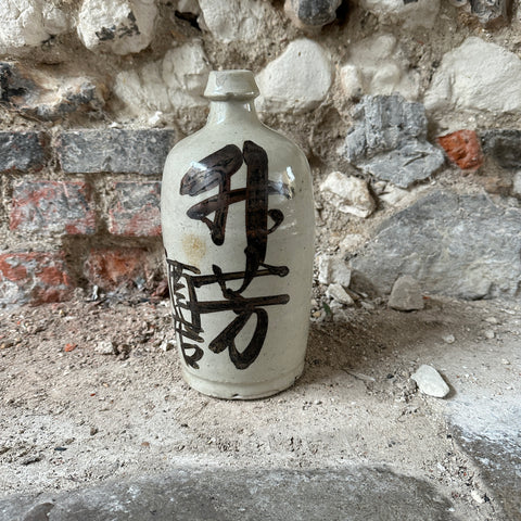 files/Vintage_japanese_vase_front_view.jpg