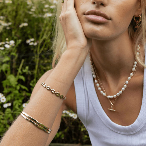 files/the-amalfi-pearl-necklace-3514001.webp