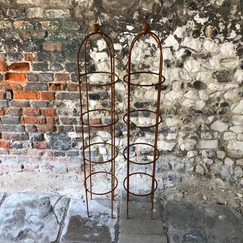 products/RustyMetalGardenObelisk1.jpg