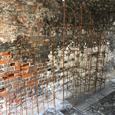 products/RustyMetalGardenObelisk.jpg